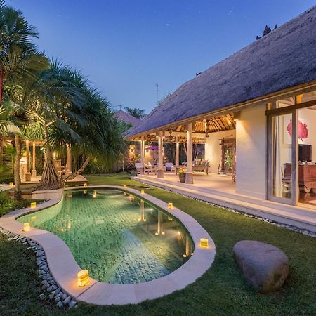 Villa Tirta Naga Bali Seminyak Buitenkant foto