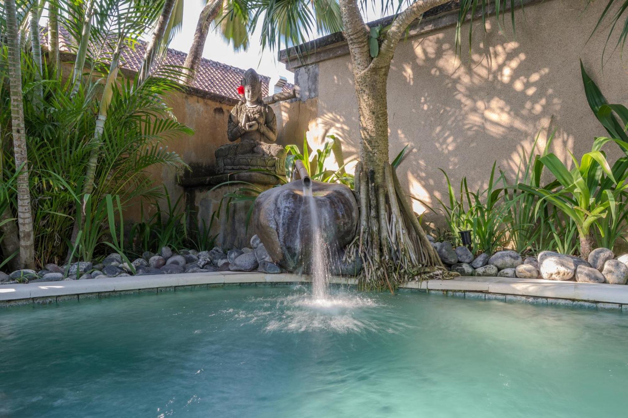 Villa Tirta Naga Bali Seminyak Buitenkant foto